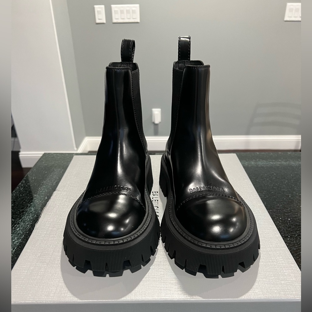 Balenciaga
Tractor Chelsea Boot